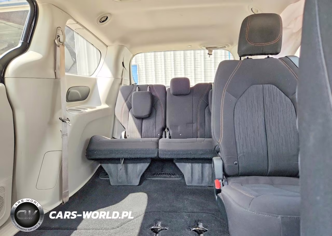 2018 Chrysler Pacifica Lx VIN:2C4RC1CG6JR171405 - 10