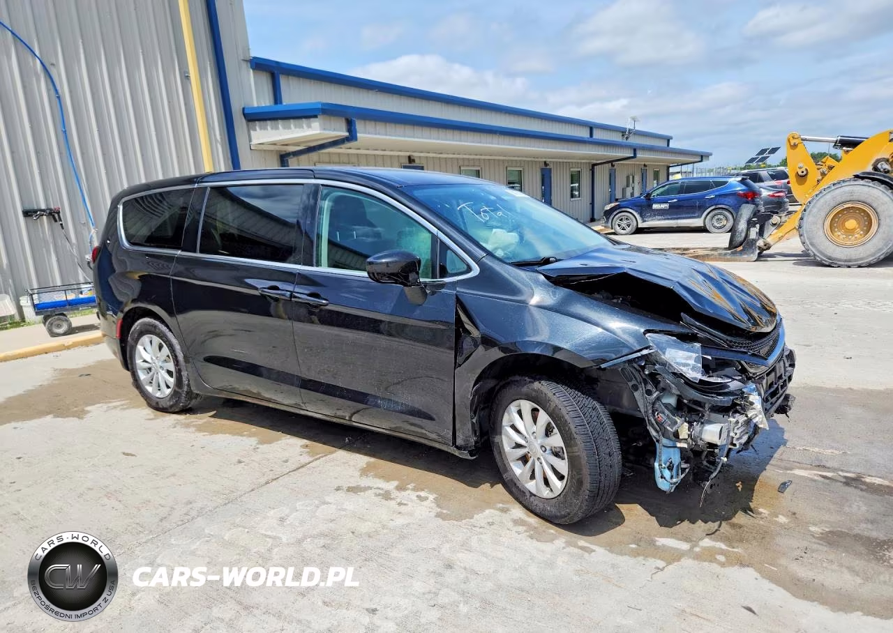 2018 Chrysler Pacifica Lx VIN:2C4RC1CG6JR171405 - 4