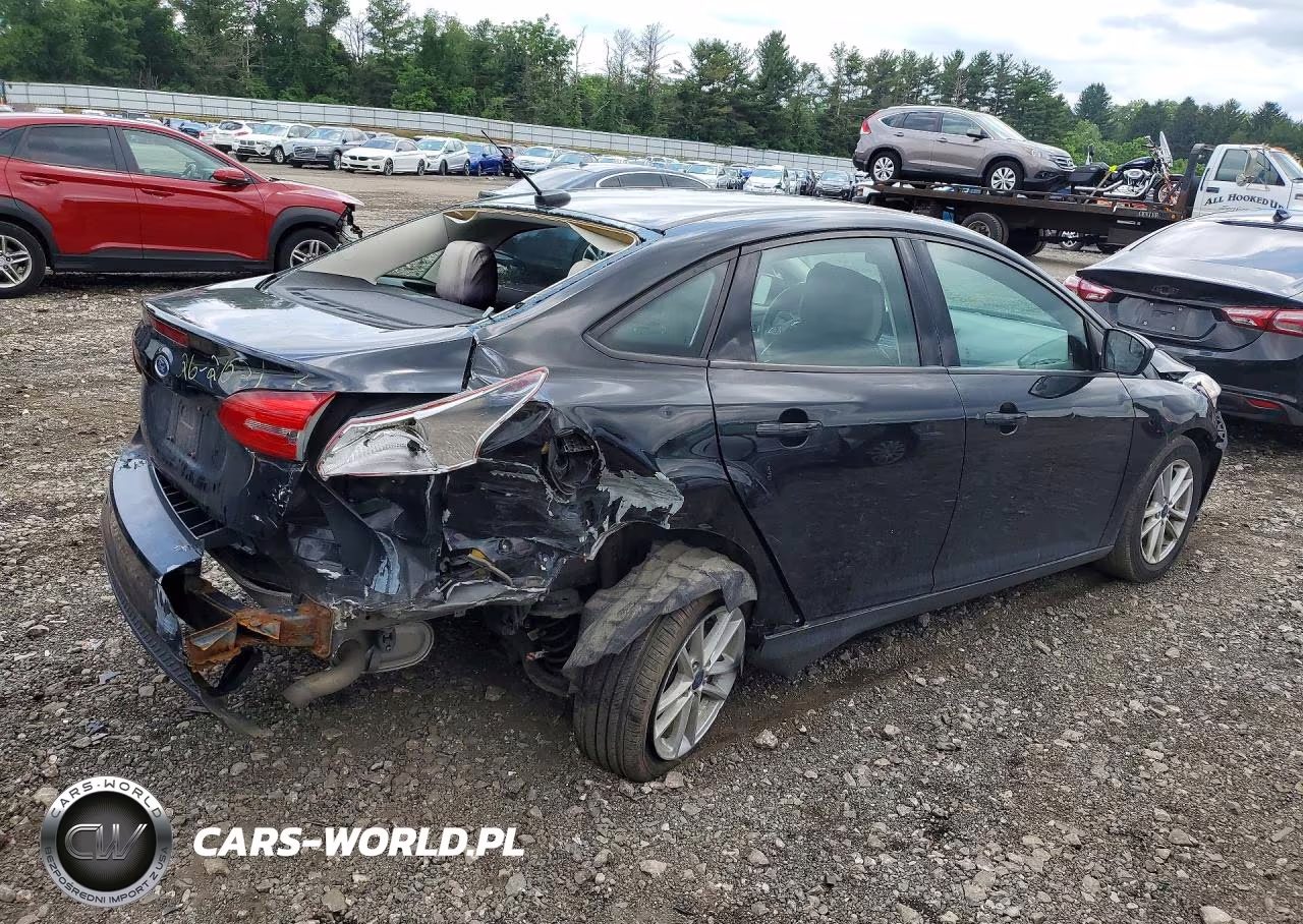 2018 Ford Focus Se VIN:1FADP3F24JL202885 - 3