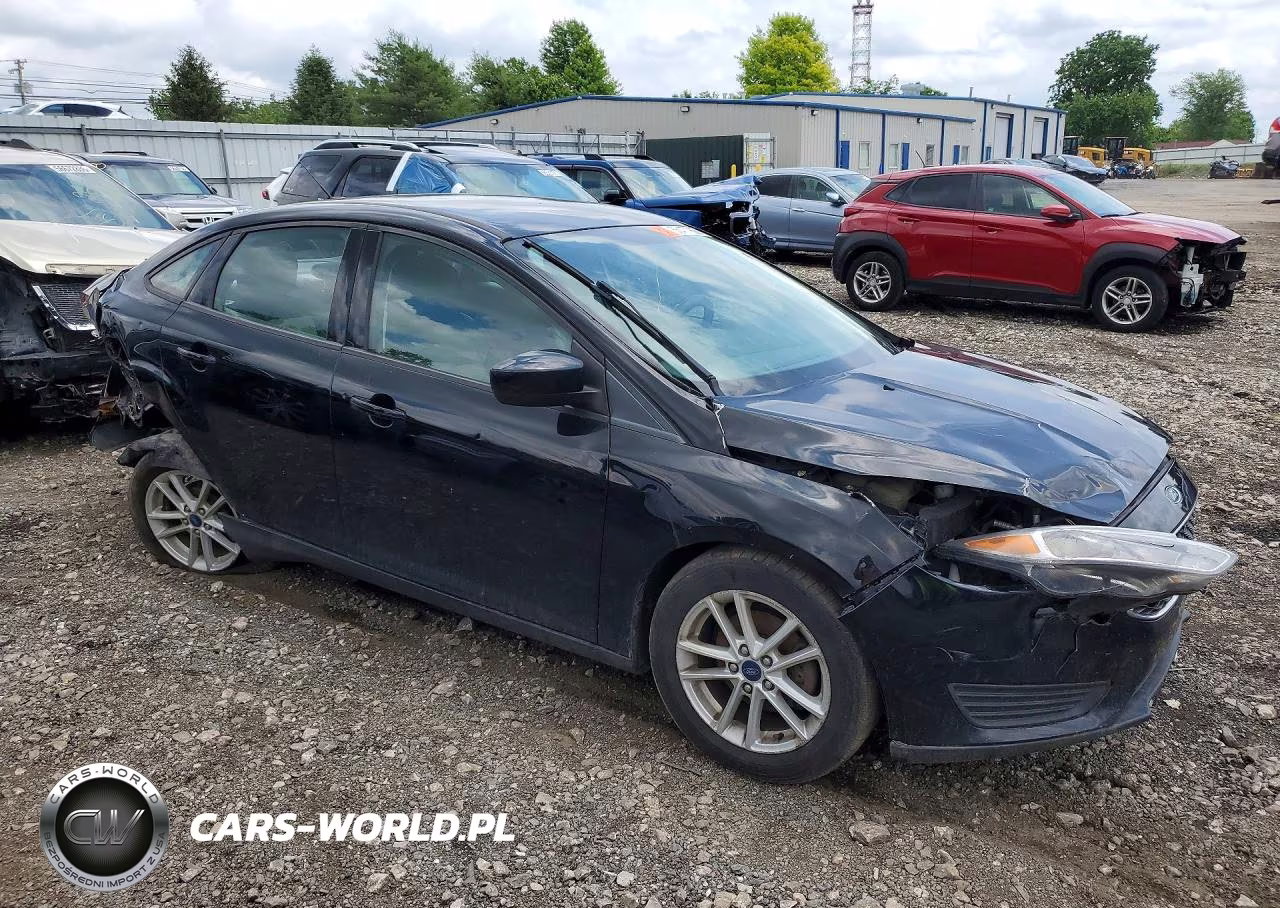 2018 Ford Focus Se VIN:1FADP3F24JL202885 - 4