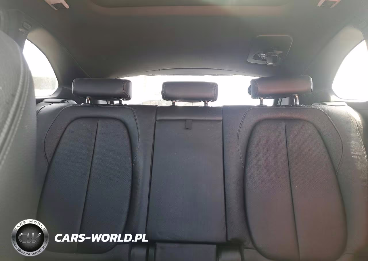 2018 BMW X1 xDrive28I VIN:WBXHT3C36J5K22051 - 10