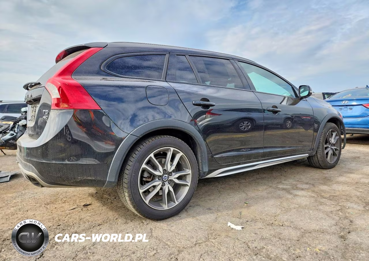 2016 Volvo V60 Cross Country Premier VIN:YV4612HKXG1018774 - 3