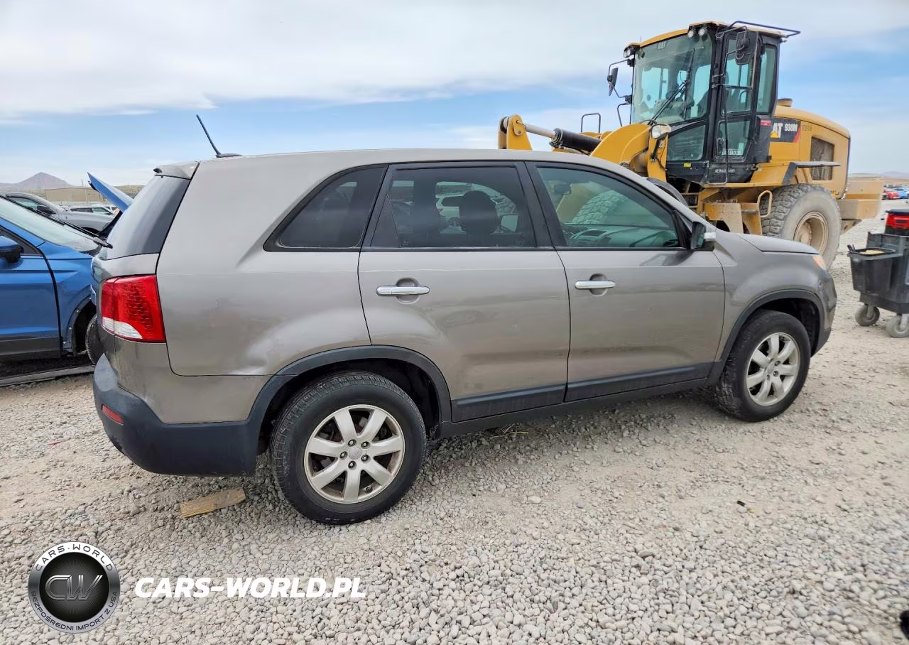 2013 Kia Sorento Lx VIN:5XYKT3A14DG335402 - 3