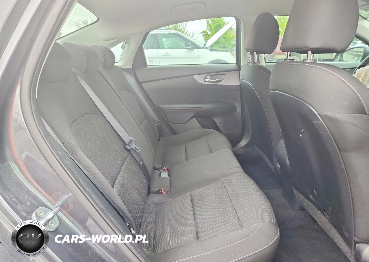 2021 Kia Forte Lxs VIN:3KPF24AD1ME355057 - 10
