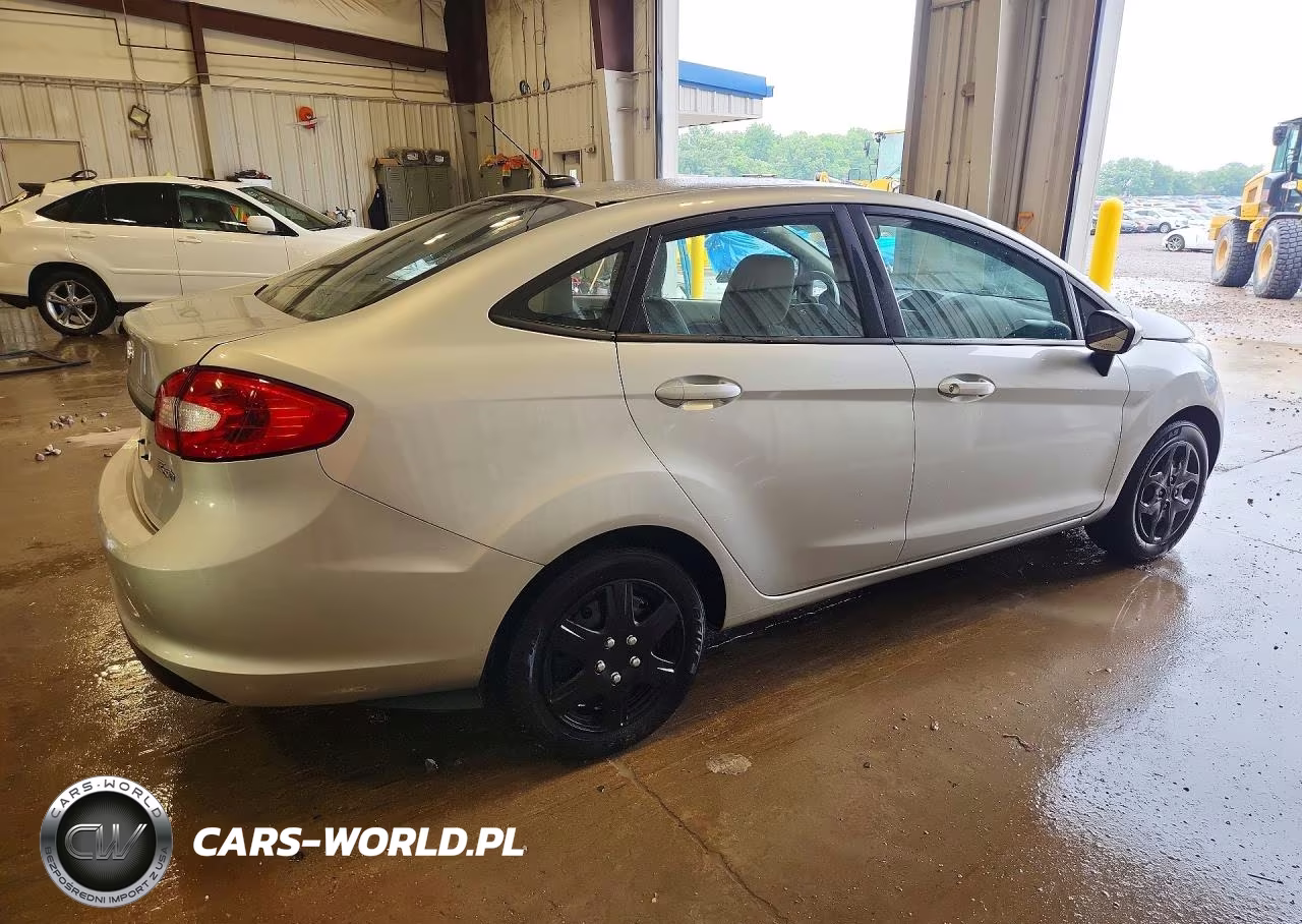2013 Ford Fiesta S VIN:3FADP4AJ7DM224483 - 3