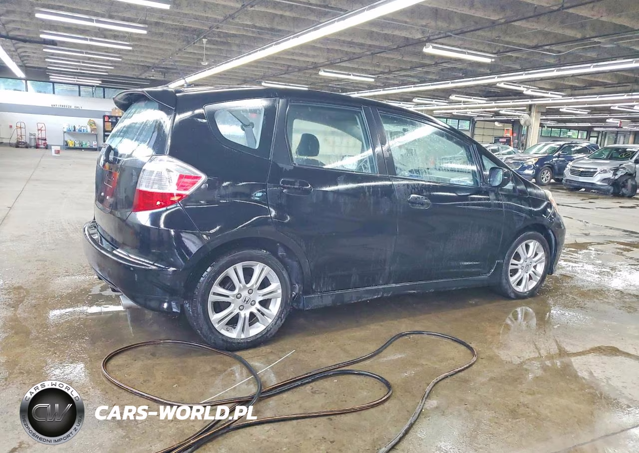 2010 Honda Fit Sport VIN:JHMGE8G40AS016744 - 3
