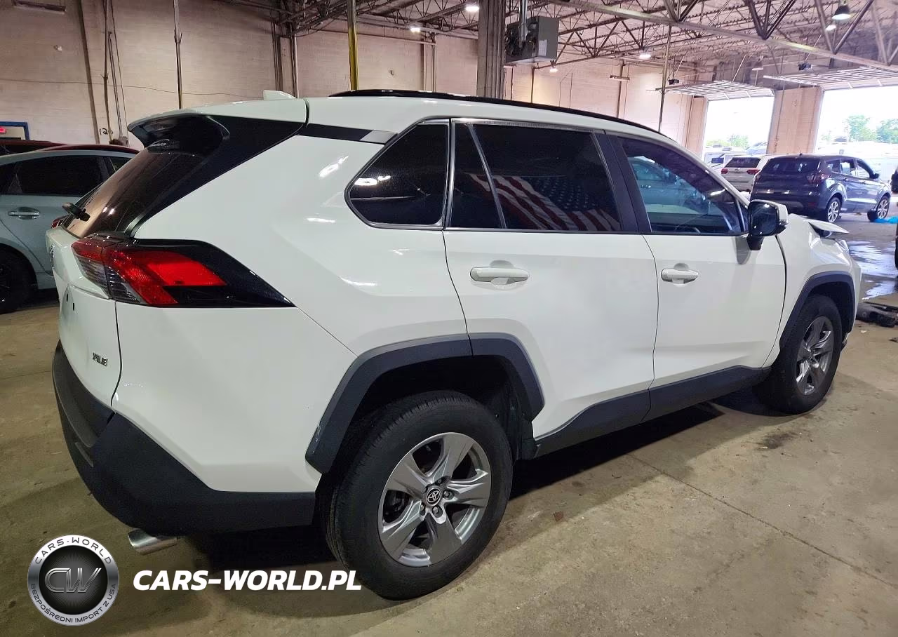 2022 Toyota Rav4 Xle VIN:2T3W1RFVXNC184981 - 3