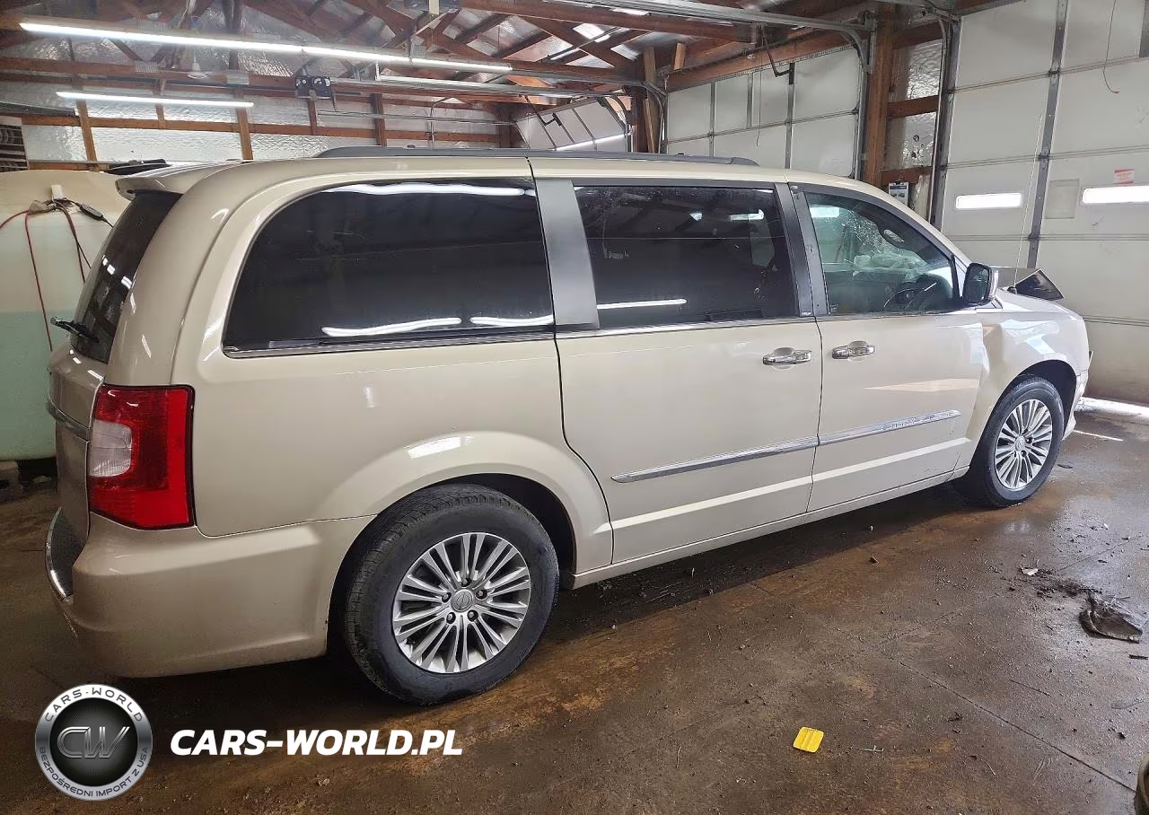 2014 Chrysler Town & Country Touring L VIN:2C4RC1CGXER228436 - 3
