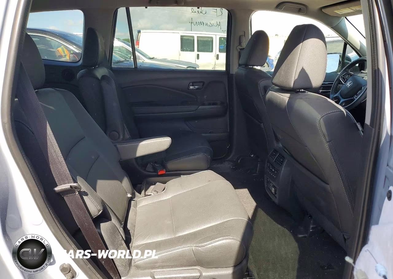 2022 Honda Pilot Touring VIN:5FNYF6H69NB070540 - 11