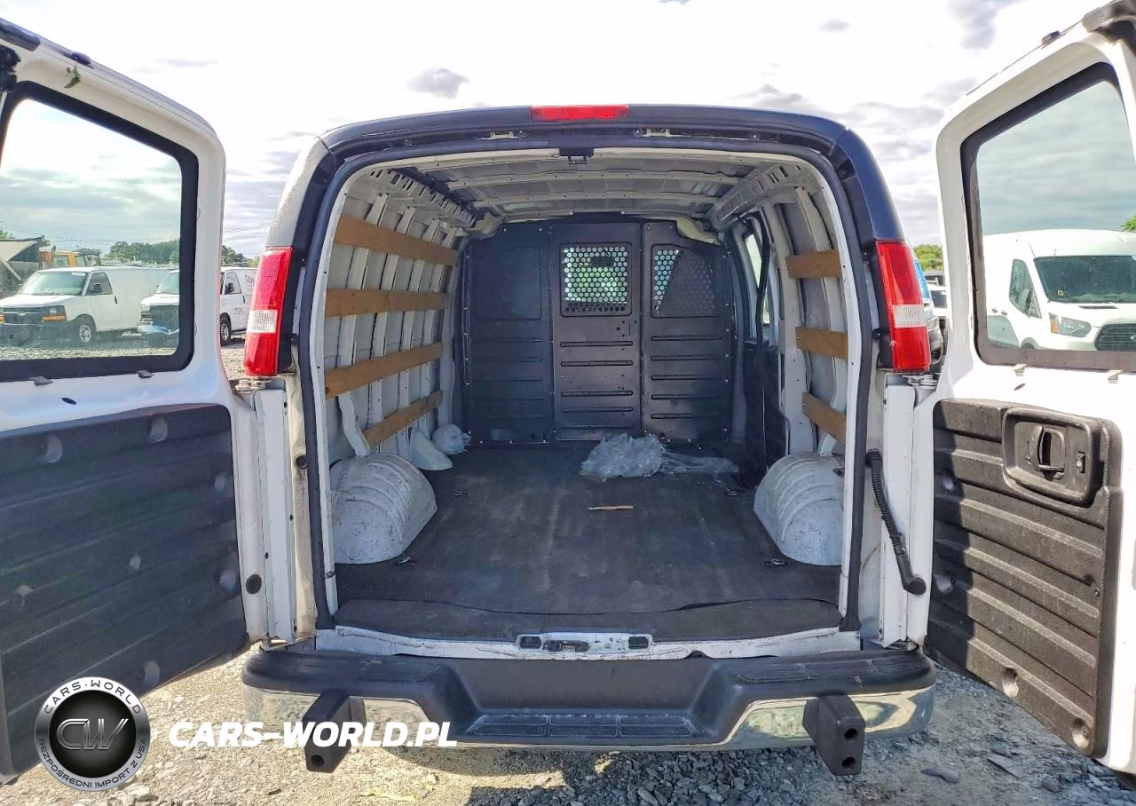 2020 GMC Savana 2500 Cargo Delivery Van VIN:1GTW7AFG5L1255905 - 10