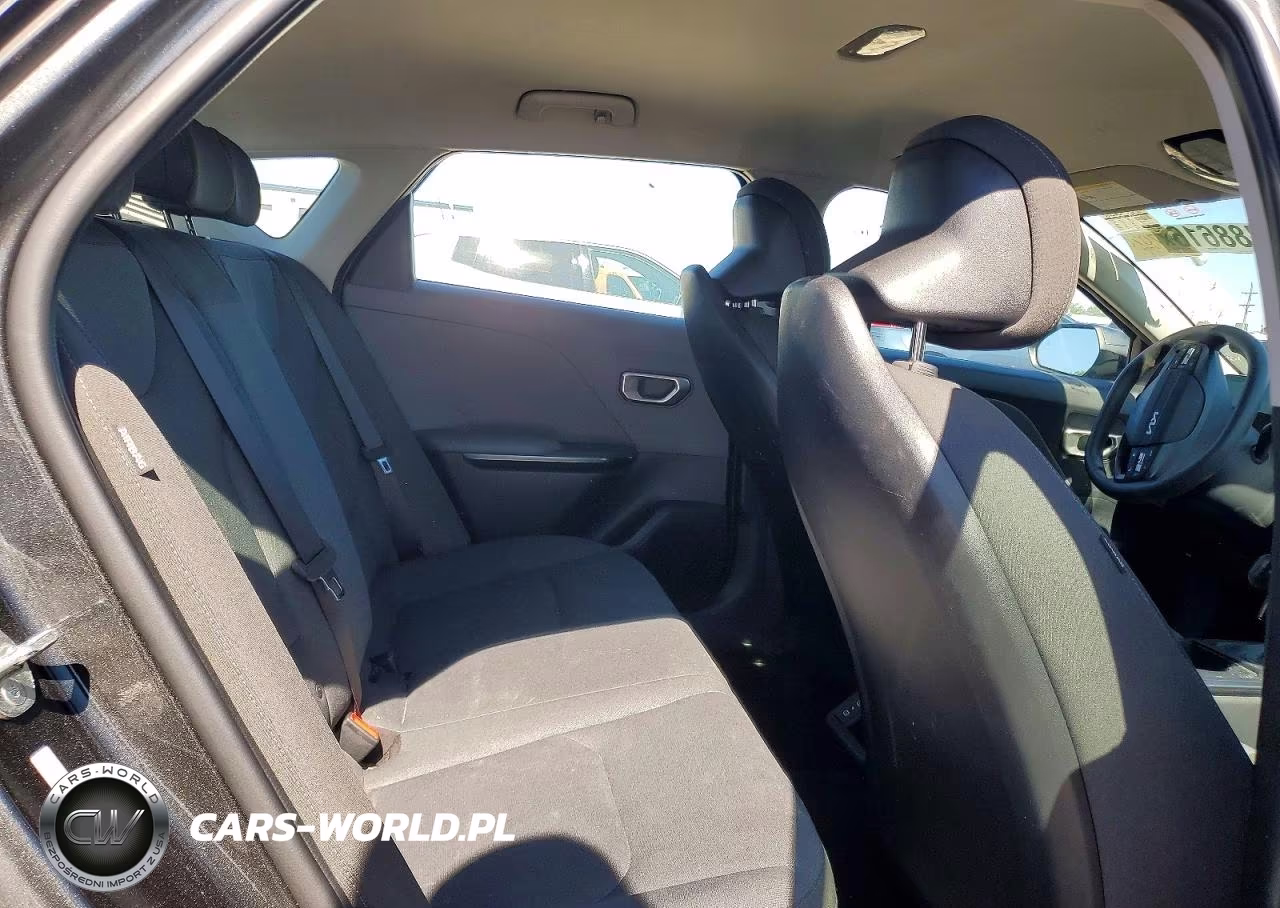 2025 Kia K4 Lxs VIN:3KPFT4DE2SE056529 - 10