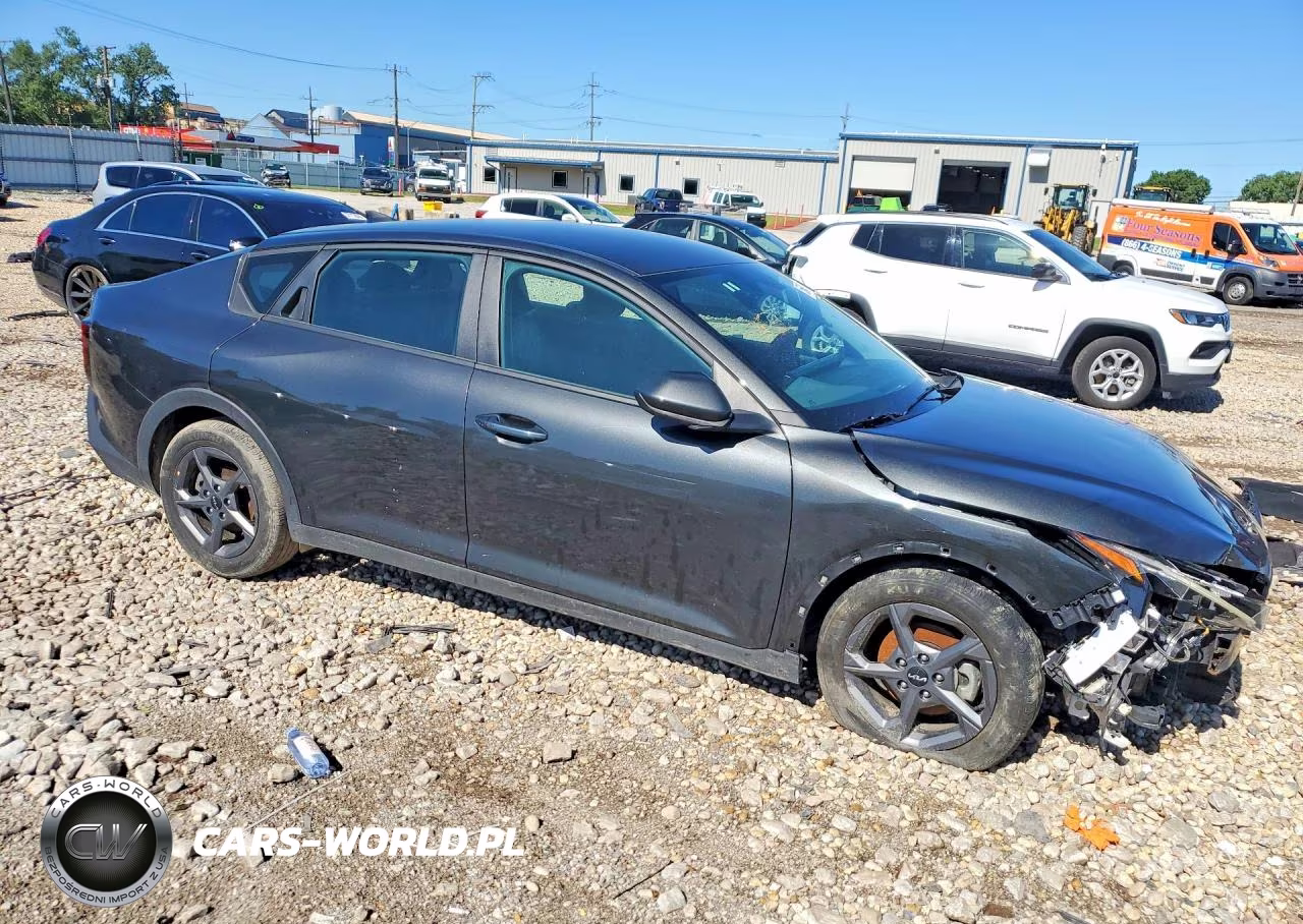 2025 Kia K4 Lxs VIN:3KPFT4DE2SE056529 - 4