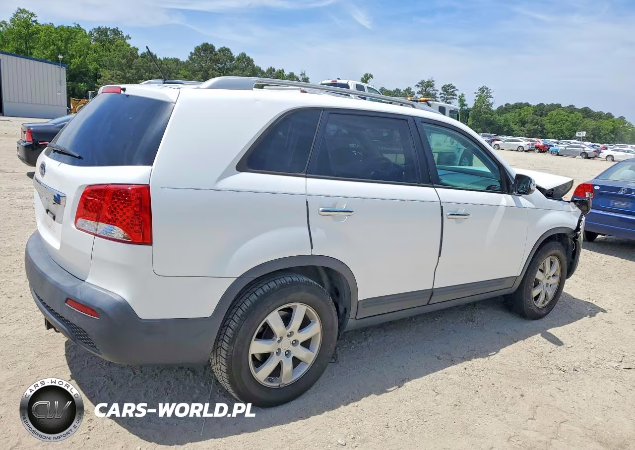 2011 Kia Sorento Lx VIN:5XYKT3A1XBG048885 - 3