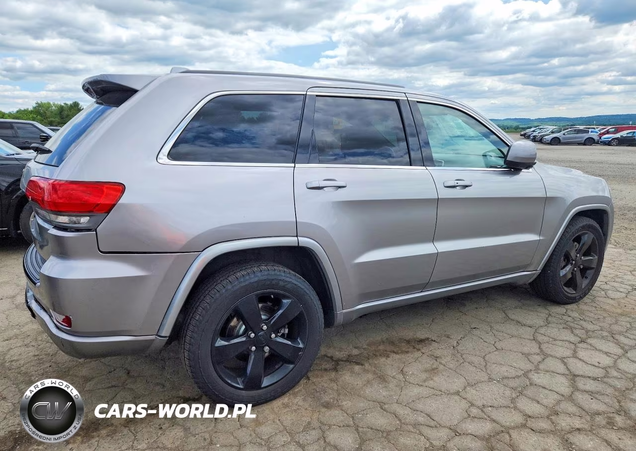 2015 Jeep Grand Cherokee Laredo VIN:1C4RJFAG2FC697083 - 3