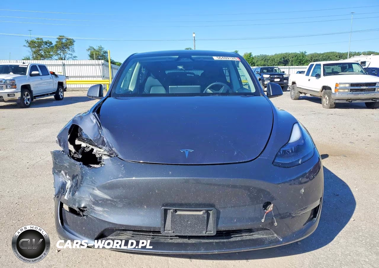 2023 Tesla Model Y VIN:7SAYGDEE9PF877515 - 5