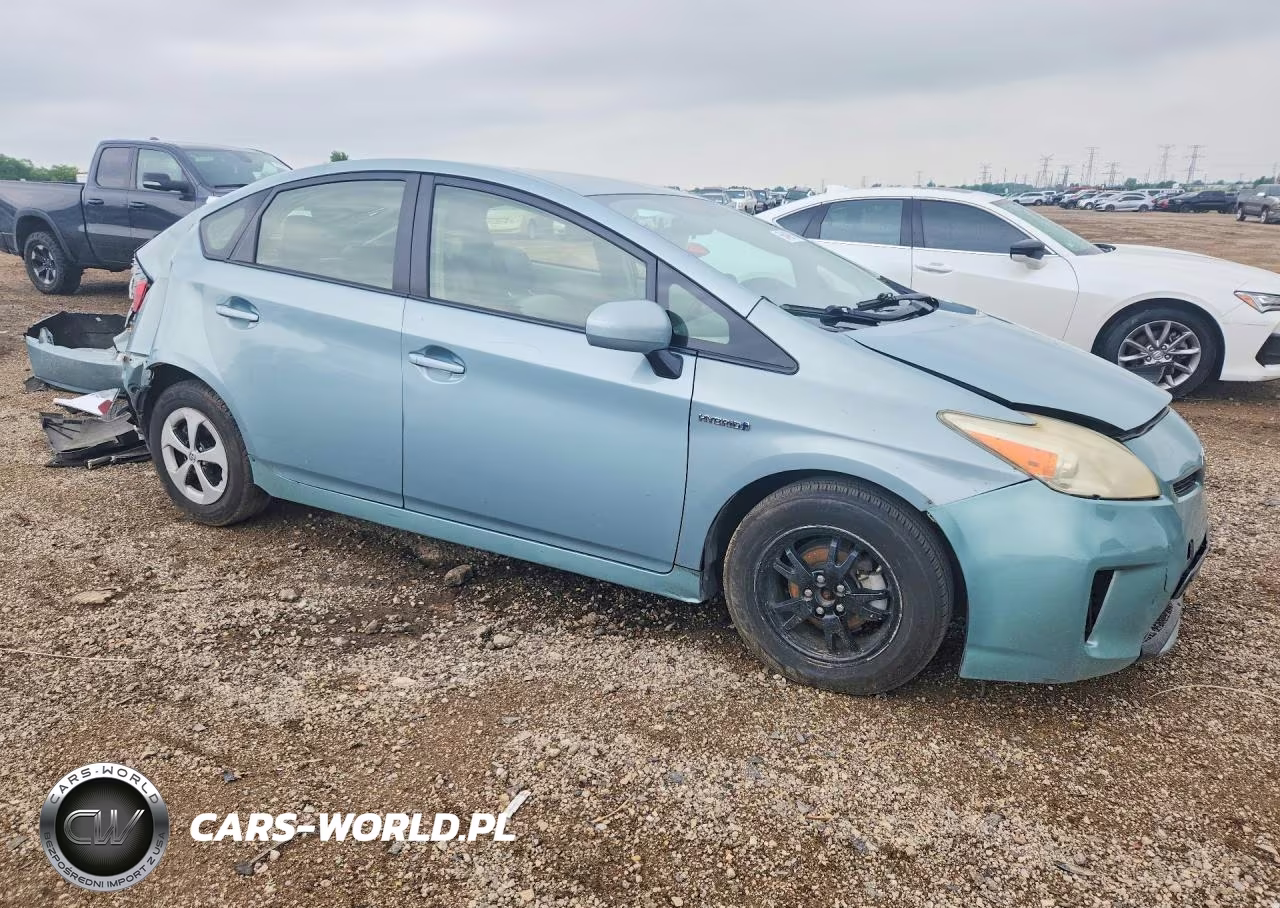 2015 Toyota Prius Two VIN:JTDKN3DUXF1969736 - 4
