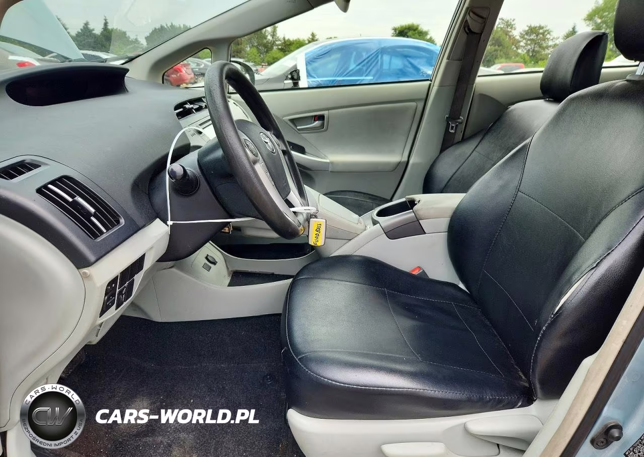 2015 Toyota Prius Two VIN:JTDKN3DUXF1969736 - 7