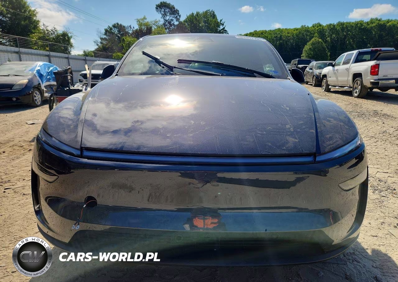 2026 Tesla Model Y VIN:7SAYGDEE9TF580075 - 5