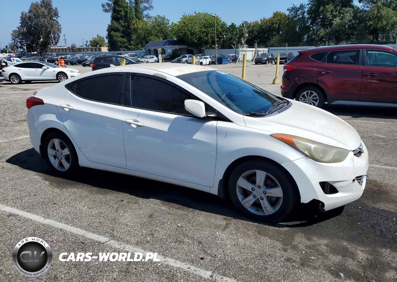 2013 Hyundai Elantra Gls VIN:5NPDH4AE7DH407429 - 4
