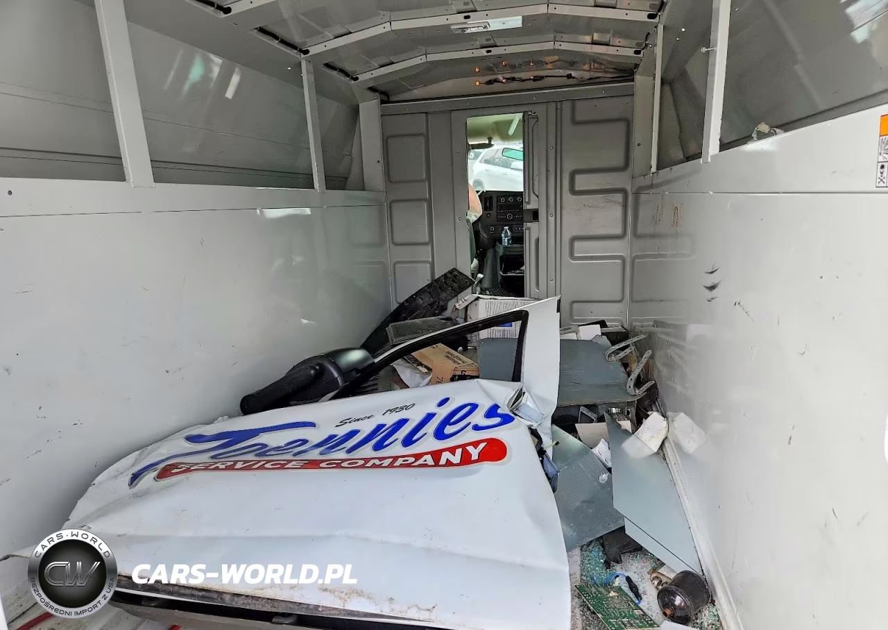 2024 Chevrolet Express G3500 VIN:1GB0GRF72R1270539 - 10
