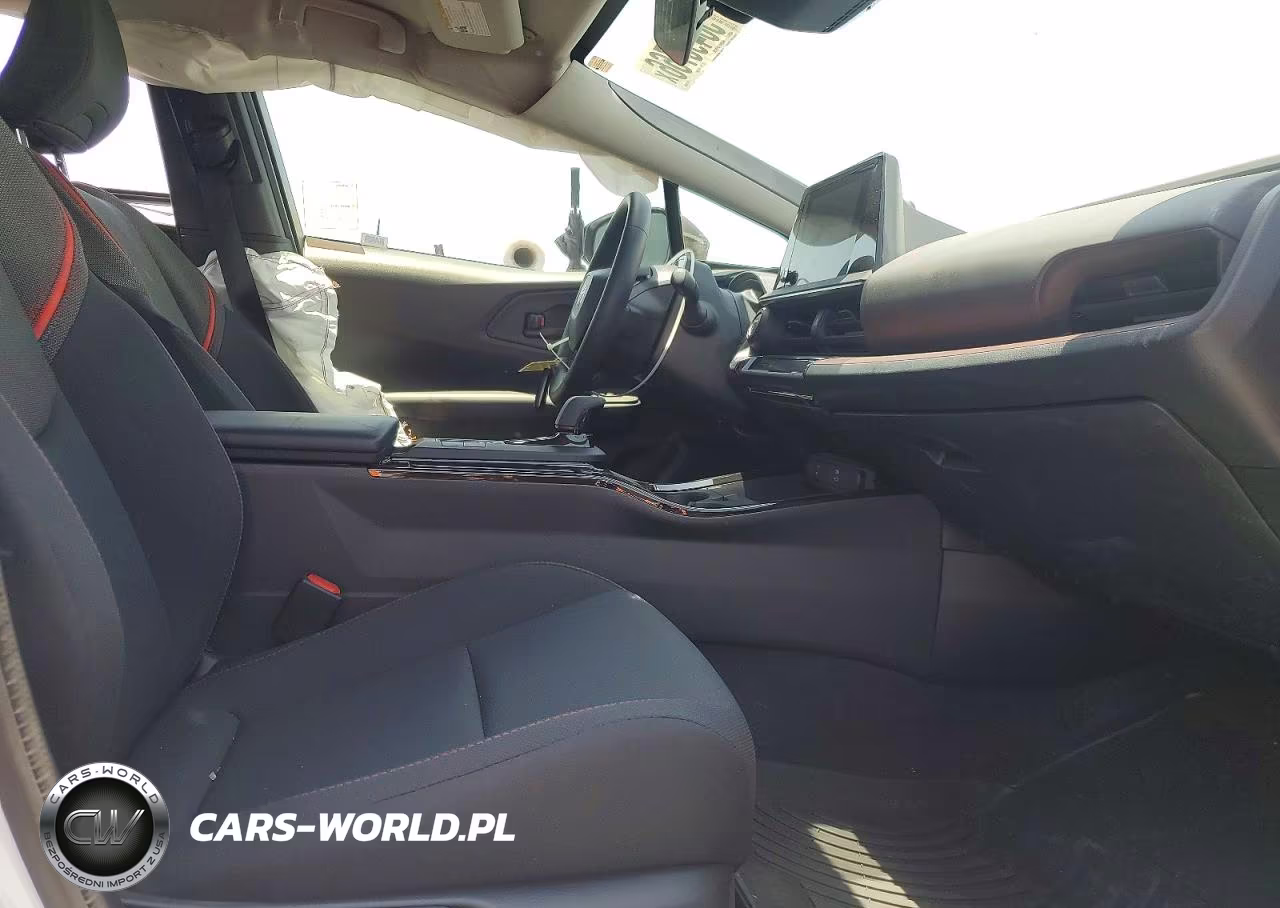 2026 Toyota Prius Plug-In Hybrid Se VIN:JTDACACUXT3072584 - 7