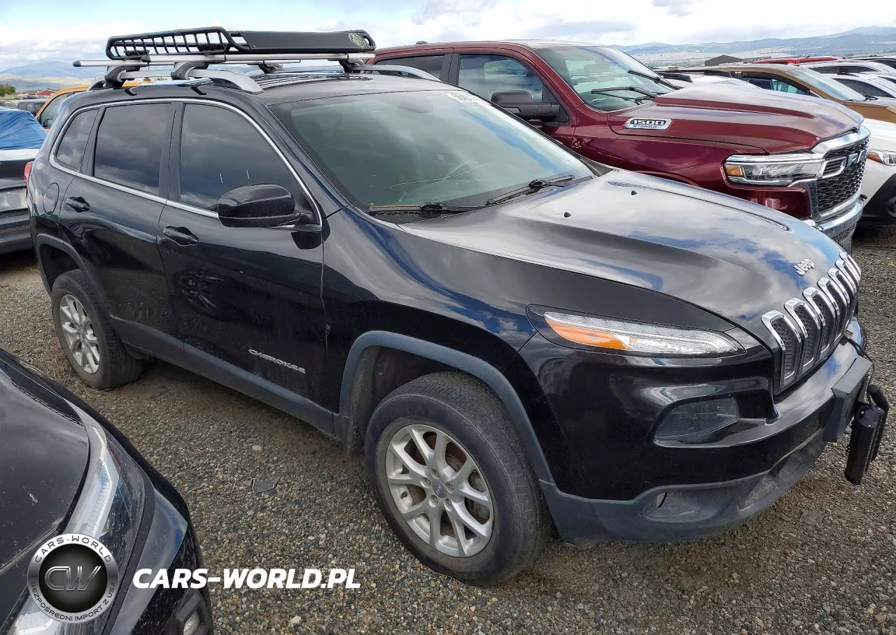 2016 Jeep Cherokee Latitude VIN:1C4PJMCS5GW176176 - 4