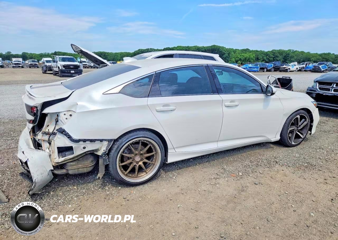 2018 Honda Accord Sport VIN:1HGCV1F39JA077128 - 3