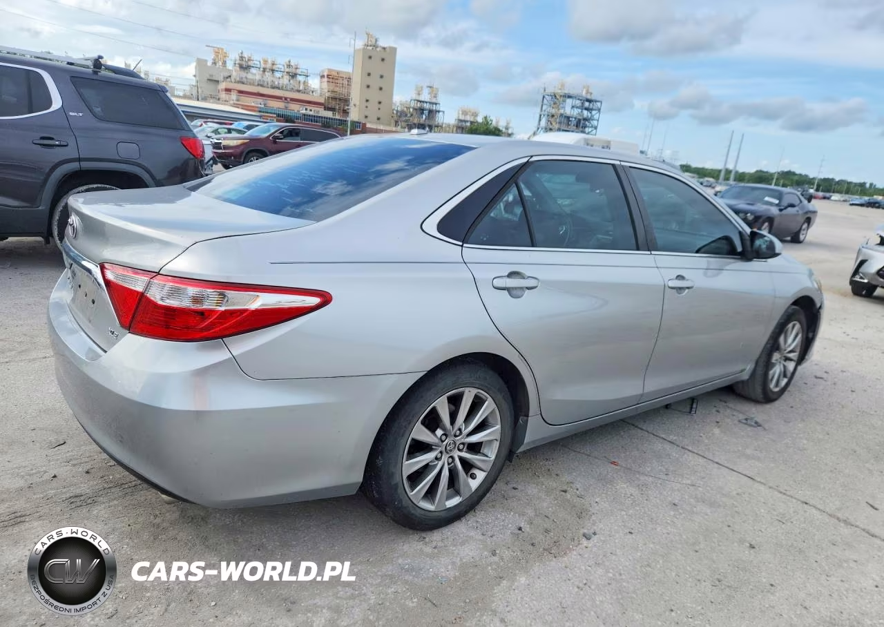 2016 Toyota Camry Xle VIN:4T1BF1FK3GU140791 - 3