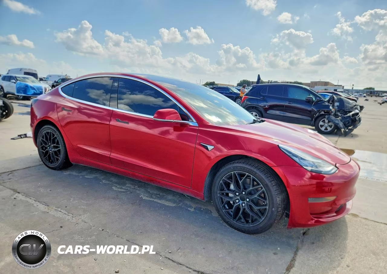 2020 Tesla Model 3 VIN:5YJ3E1EAXLF703570 - 4