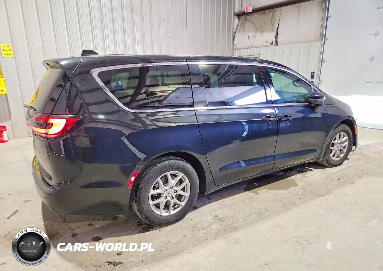2023 Chrysler Pacifica Touring L VIN:2C4RC1BG5PR623368 - 3