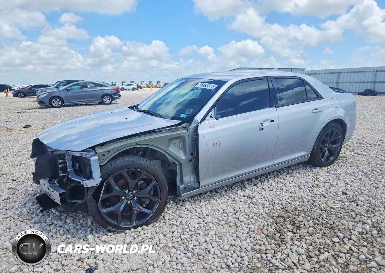 2020 Chrysler 300 Touring – zdjęcie 1 z 13