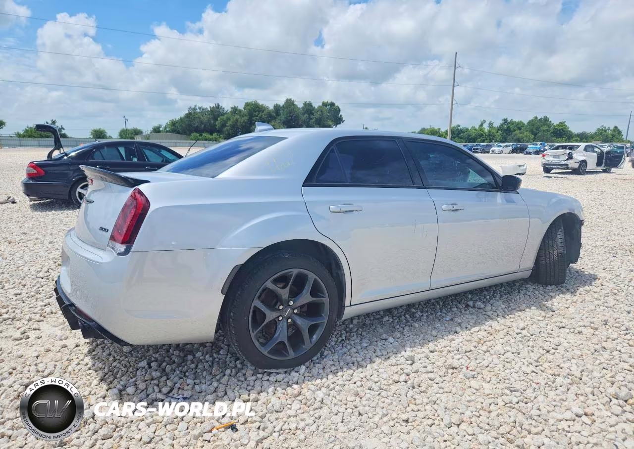 2020 Chrysler 300 Touring VIN:2C3CCAAG1LH239406 - 3