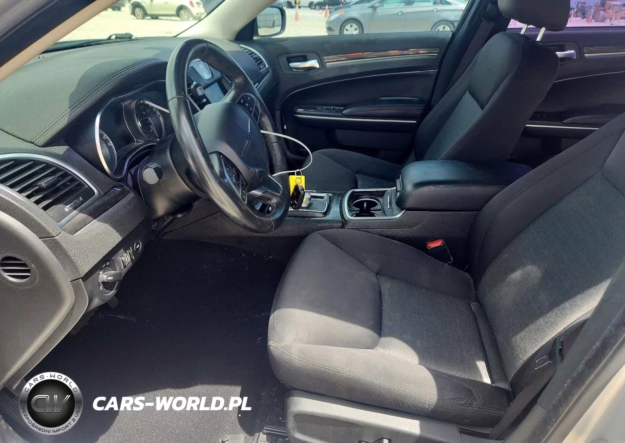 2020 Chrysler 300 Touring VIN:2C3CCAAG1LH239406 - 7