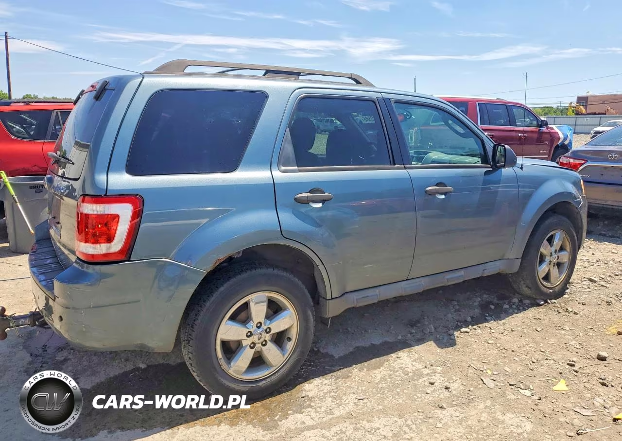 2010 Ford Escape Xlt VIN:1FMCU0D78AKD09287 - 3