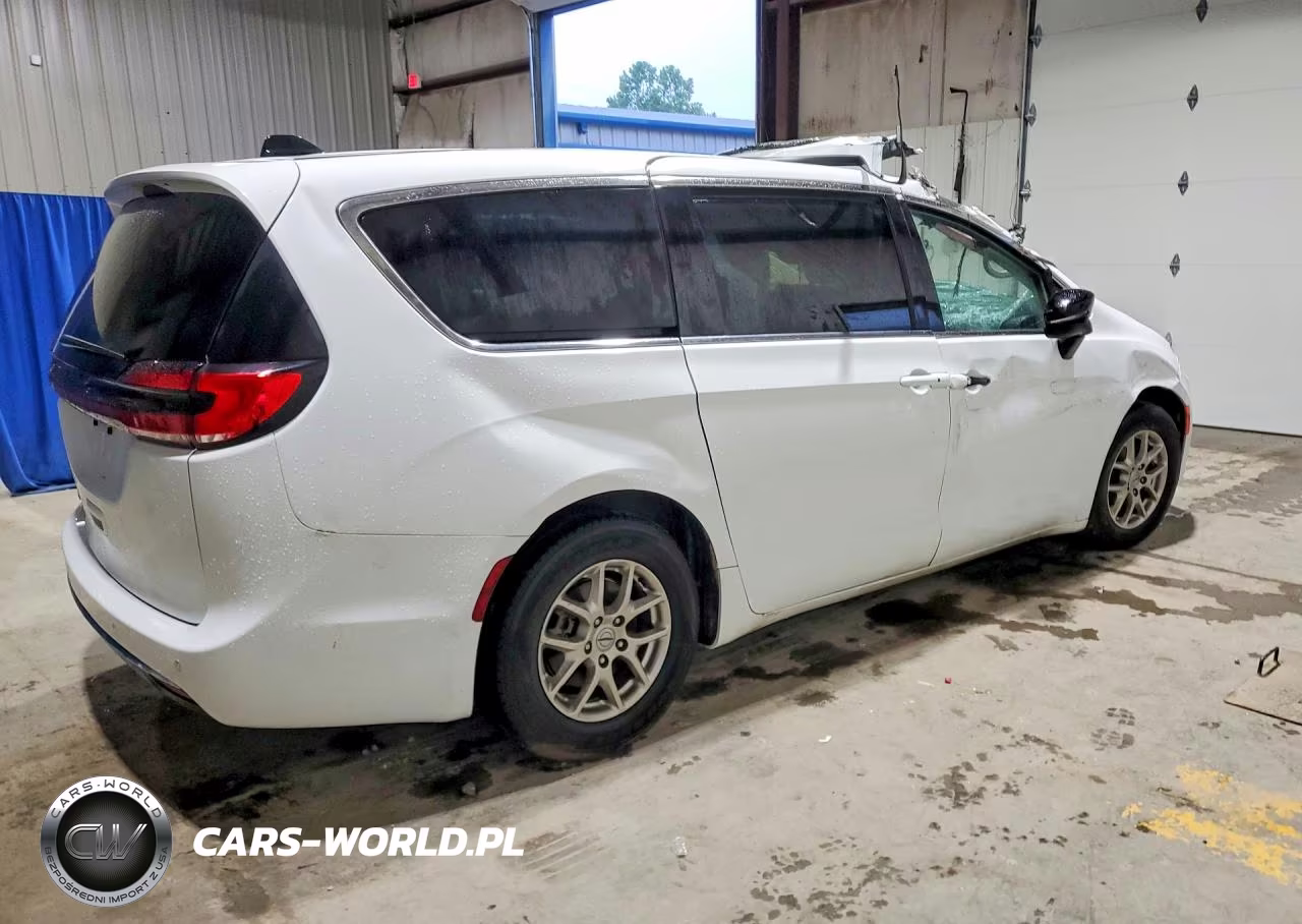 2024 Chrysler Pacifica Touring L VIN:2C4RC1BG2RR146479 - 3