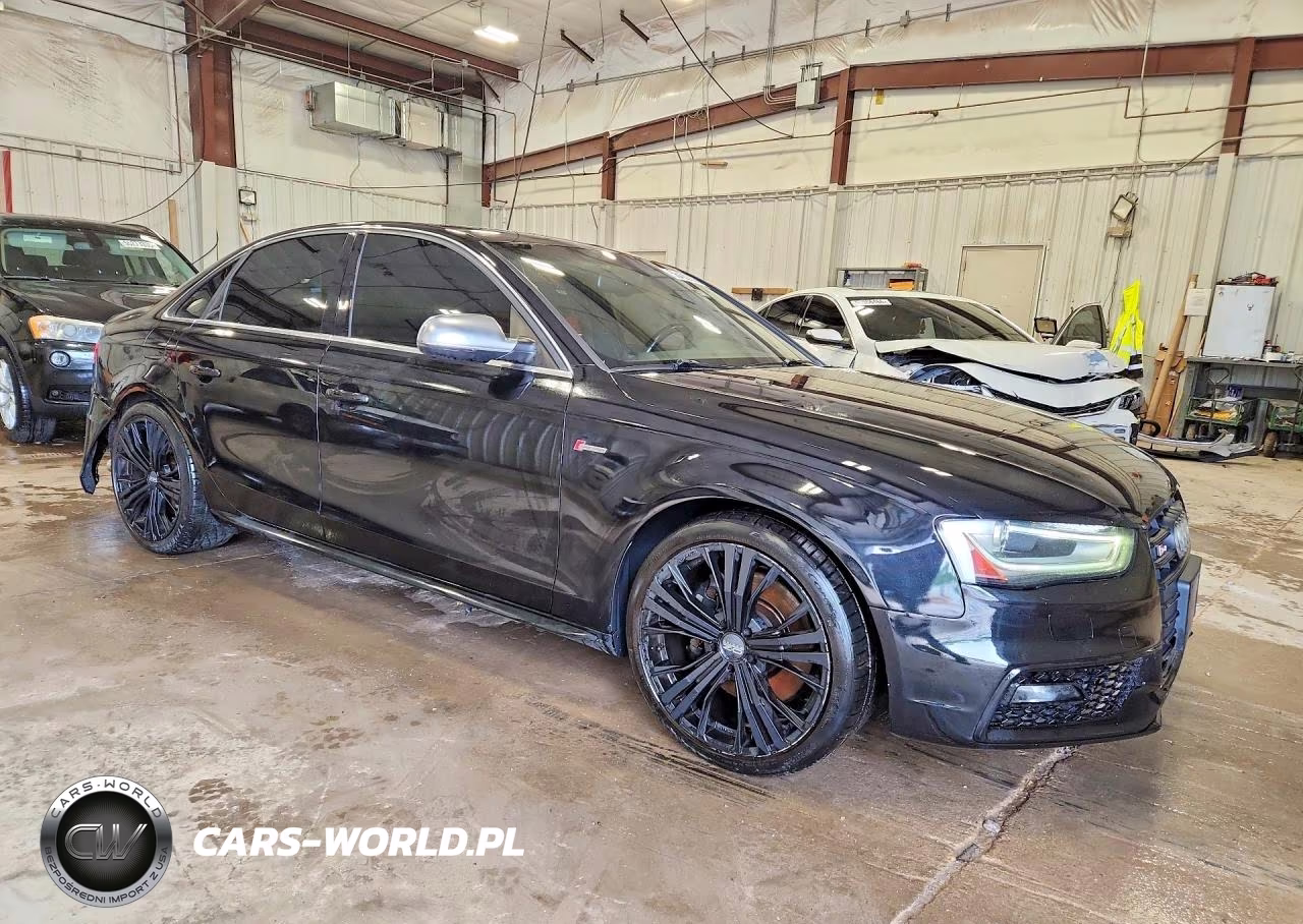 AUDI S4 PREMIUM VIN:WAUBGAFL1FA127044 - 4