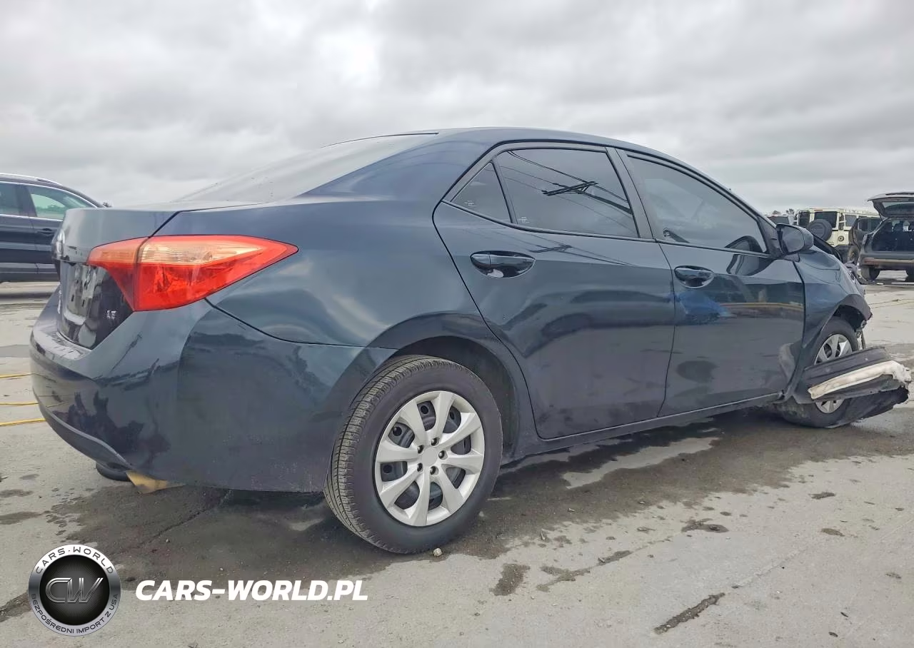 2017 Toyota Corolla Le VIN:2T1BURHE7HC820191 - 3