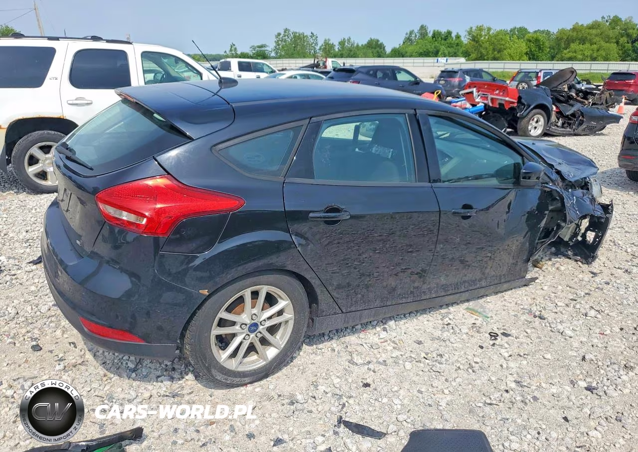 2017 Ford Focus Se VIN:1FADP3K27HL218269 - 3