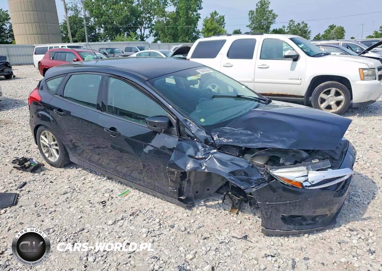 2017 Ford Focus Se VIN:1FADP3K27HL218269 - 4