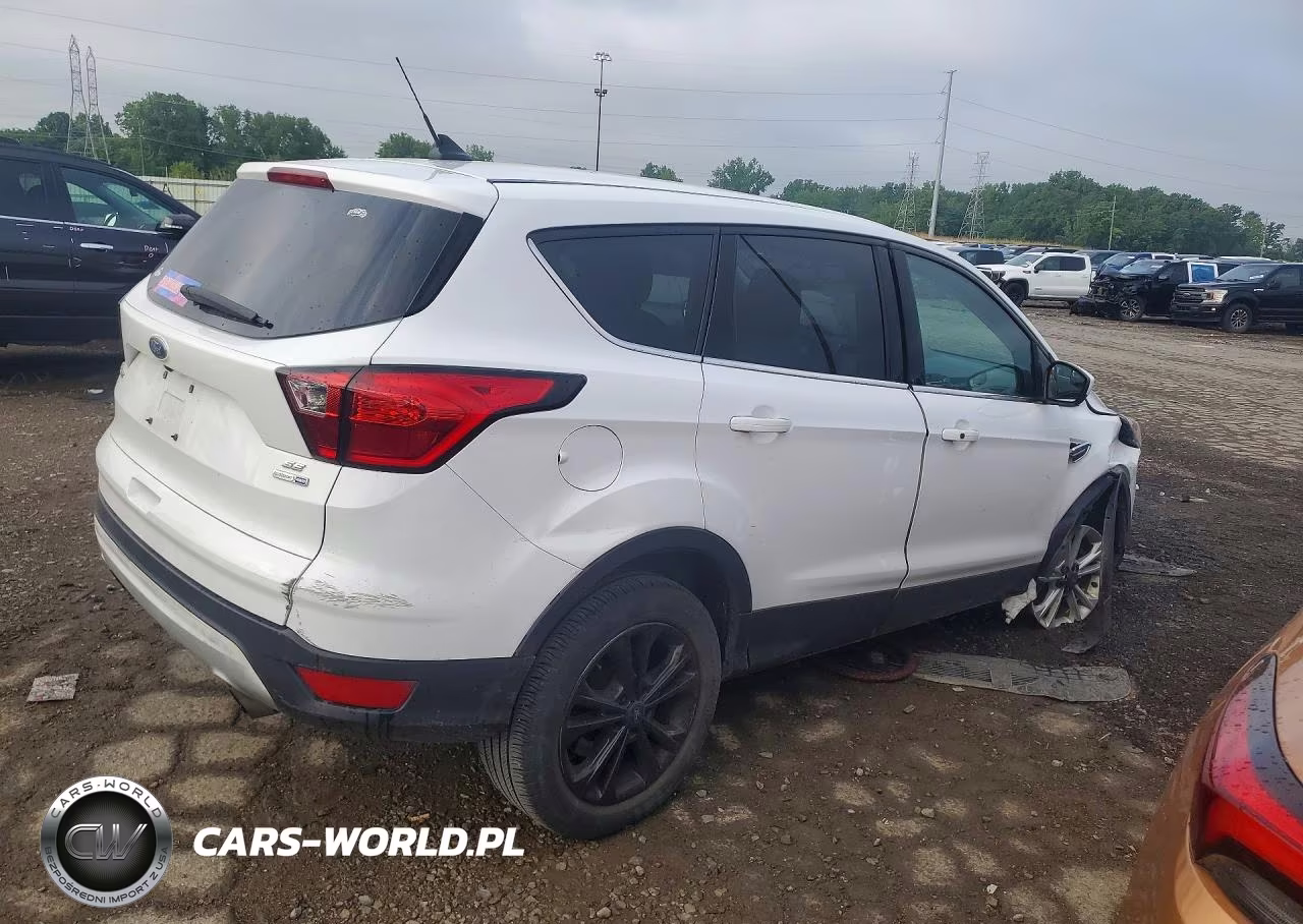 2019 Ford Escape Se VIN:1FMCU9GDXKUB24704 - 3