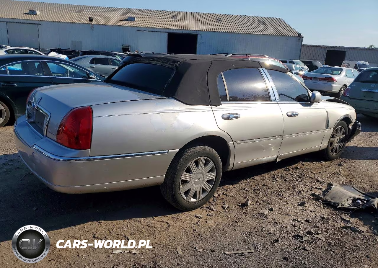 2003 Lincoln Town Car Cartier VIN:1LNHM83W73Y608220 - 3