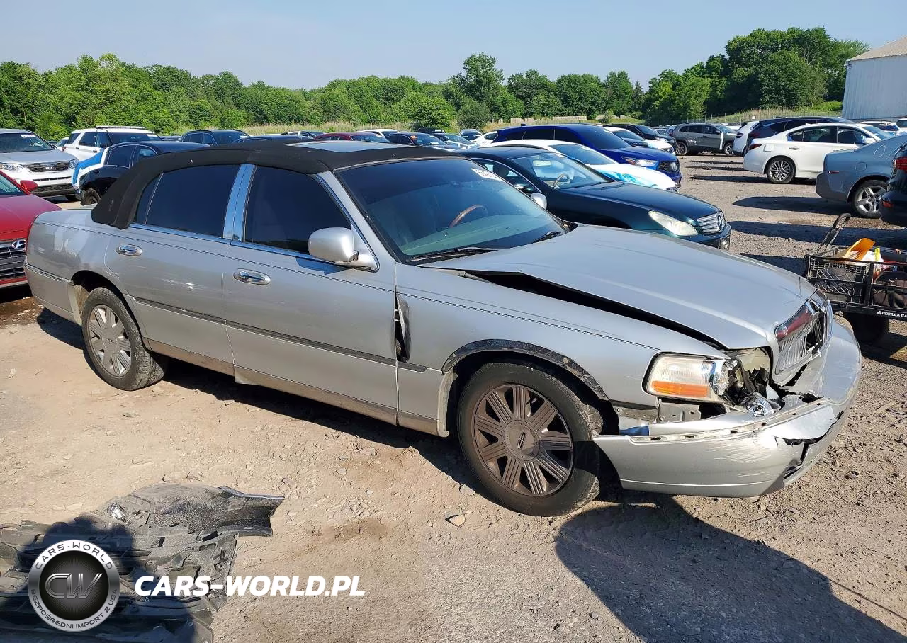 2003 Lincoln Town Car Cartier VIN:1LNHM83W73Y608220 - 4