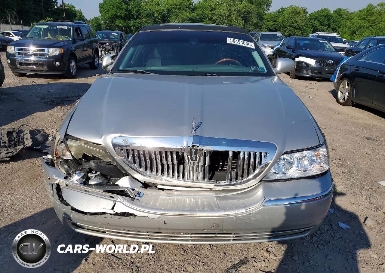 2003 Lincoln Town Car Cartier VIN:1LNHM83W73Y608220 - 5