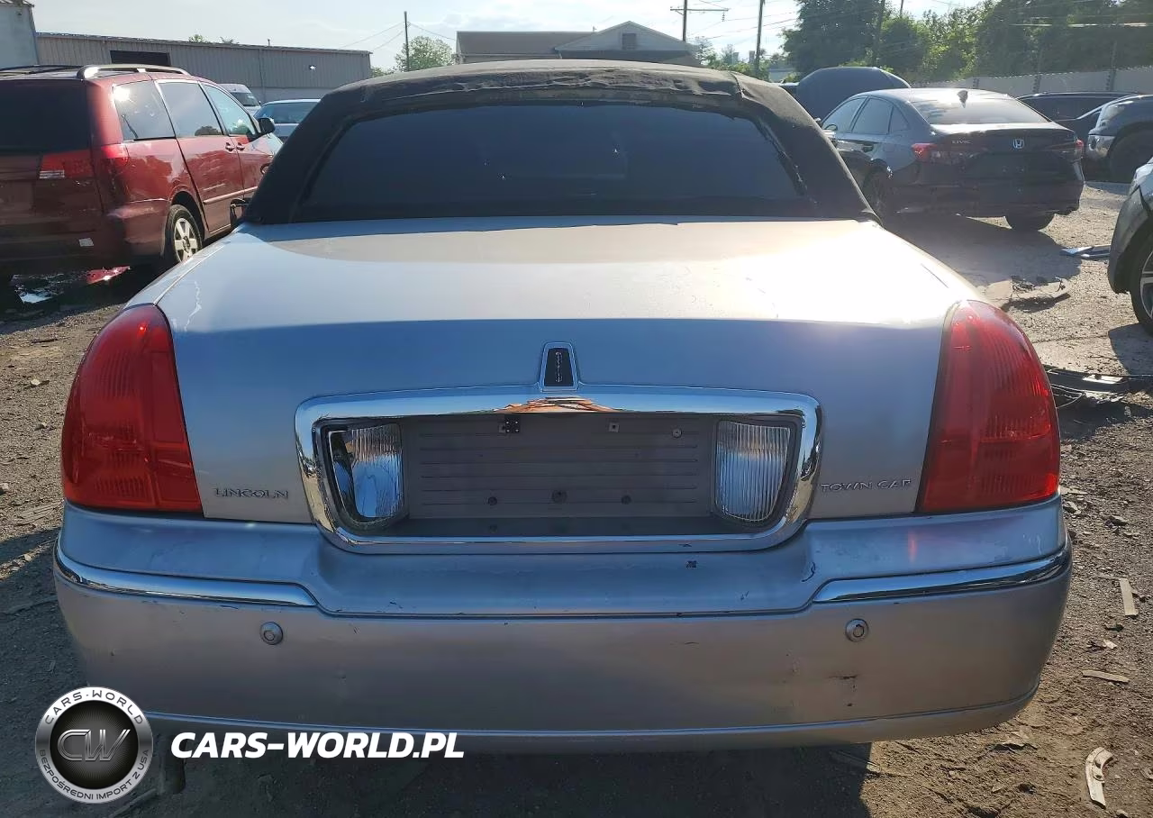 2003 Lincoln Town Car Cartier VIN:1LNHM83W73Y608220 - 6