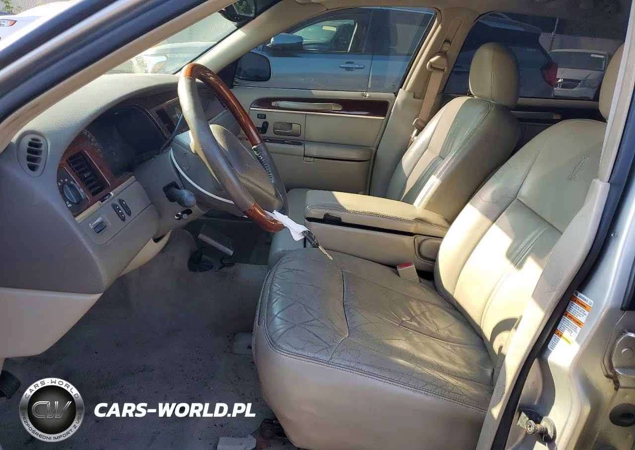 2003 Lincoln Town Car Cartier VIN:1LNHM83W73Y608220 - 7