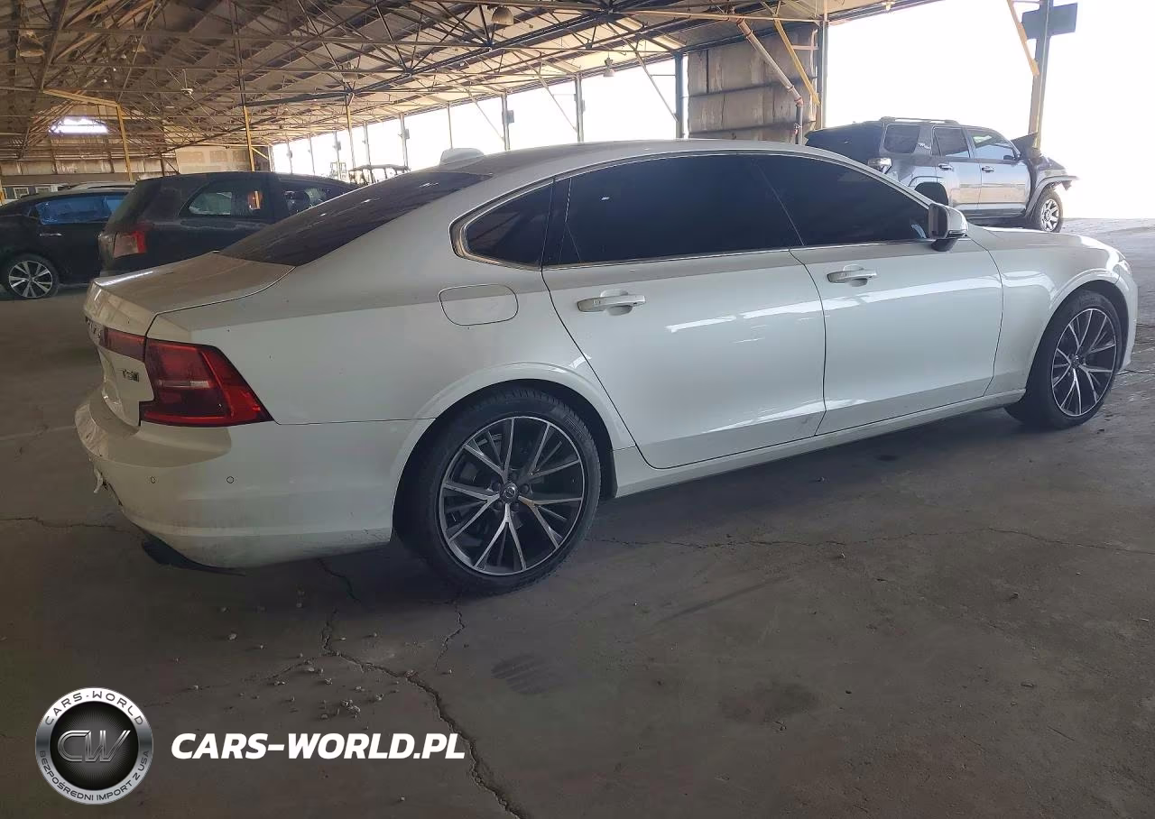 2018 Volvo S90 T5 Momentum VIN:LVY982MK2JP032831 - 3