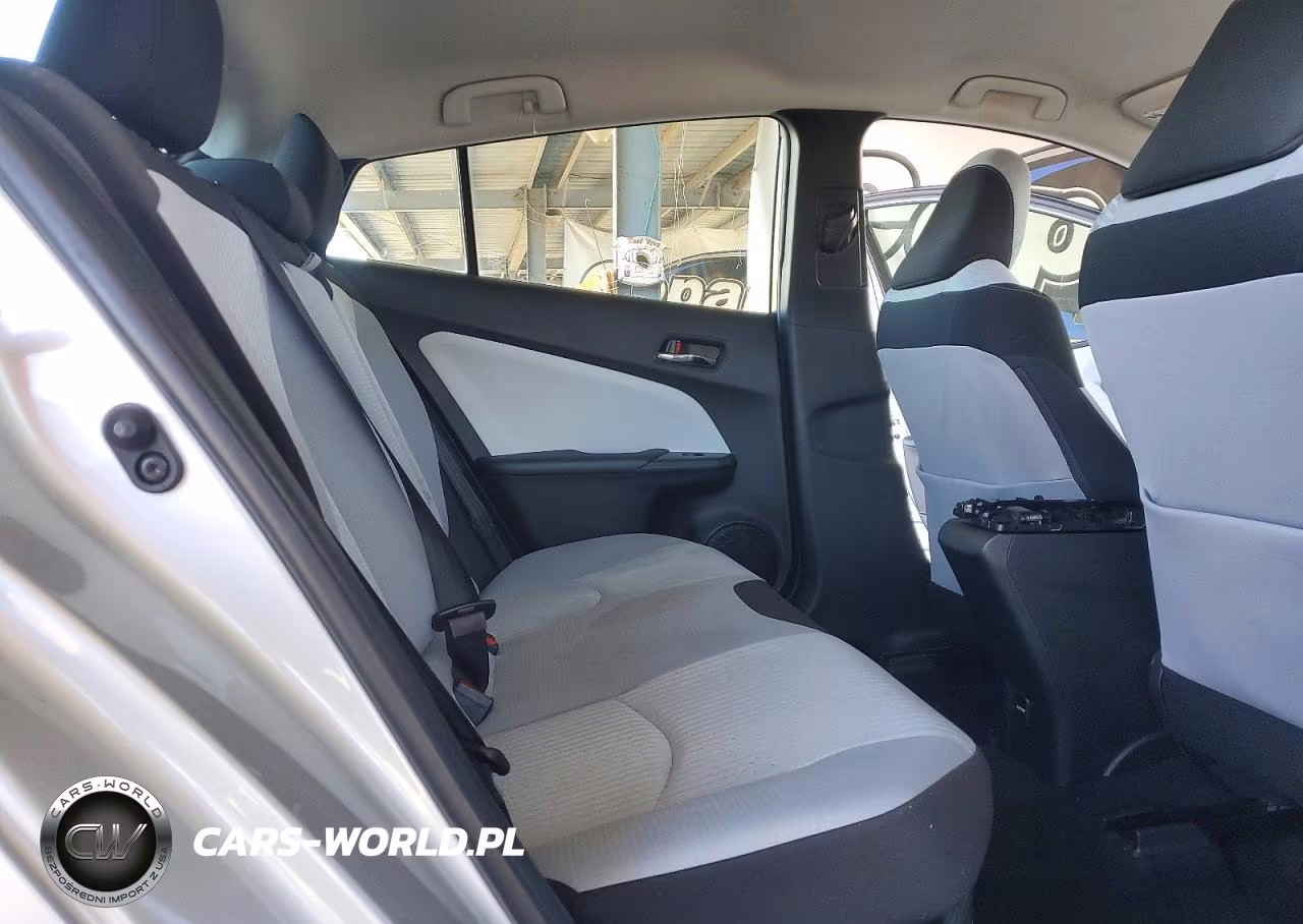 2018 Toyota Prius Two VIN:JTDKBRFUXJ3599748 - 10