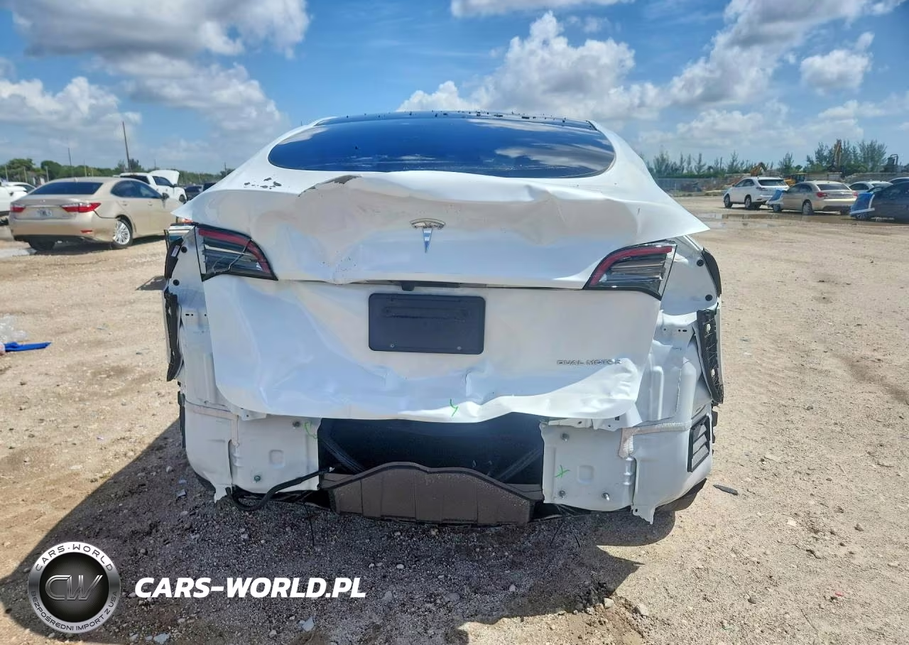2024 Tesla Model Y VIN:7SAYGDEE0RA246992 - 6