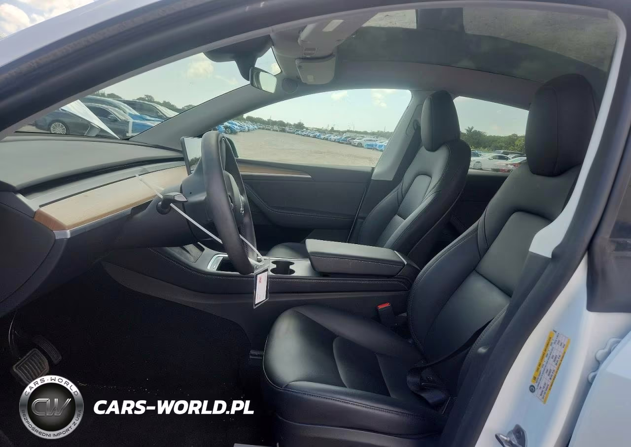 2024 Tesla Model Y VIN:7SAYGDEE0RA246992 - 7