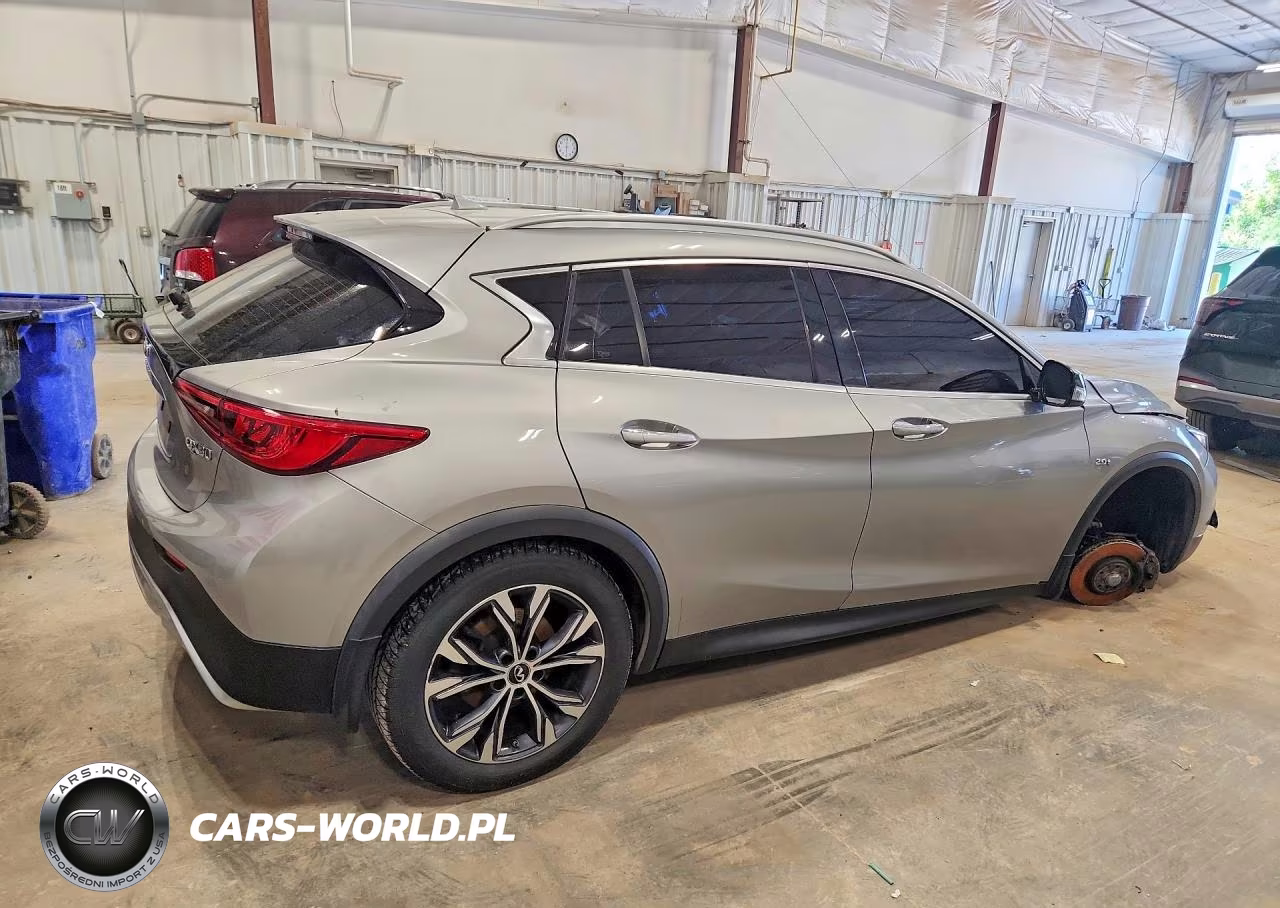 2017 Infiniti Qx30 Premium VIN:SJKCH5CR1HA024646 - 3